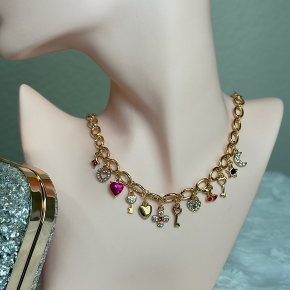 Chic Gold Charm Necklace with Red and Pink Details - Picture 3 of 5